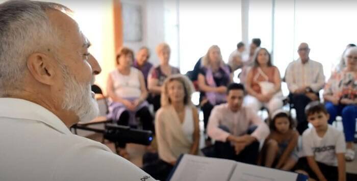 Tomás Contell, cantautor español de música espiritual y desarrollo personal