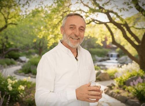 Tomás Contell, cantautor español de música espiritual y desarrollo personal